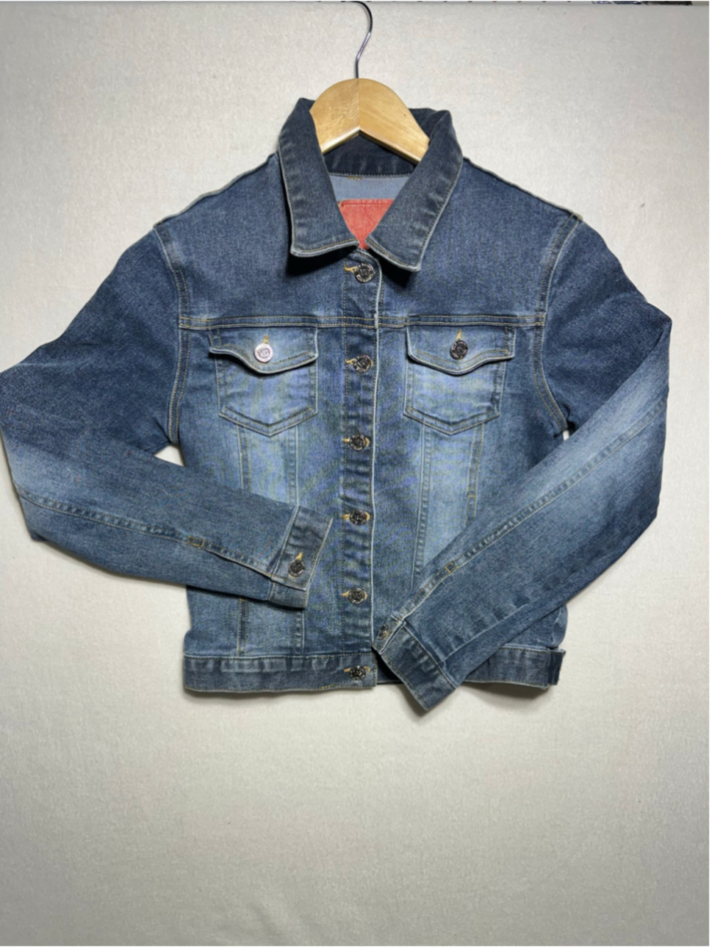 VG Denim Jacket Women’s Medium Blue Wash Button Front Trucker Jean Jacket 0100